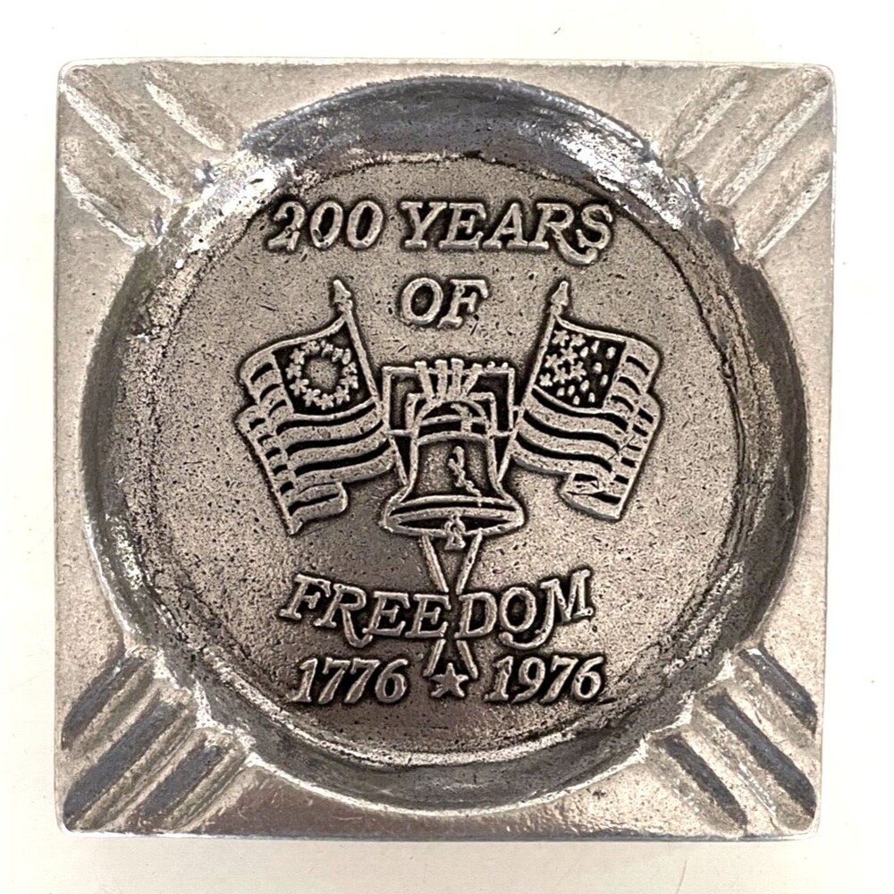 Vintage Metal Ashtray American Bicentennial 200 Years of Freedom 1776 * 1976